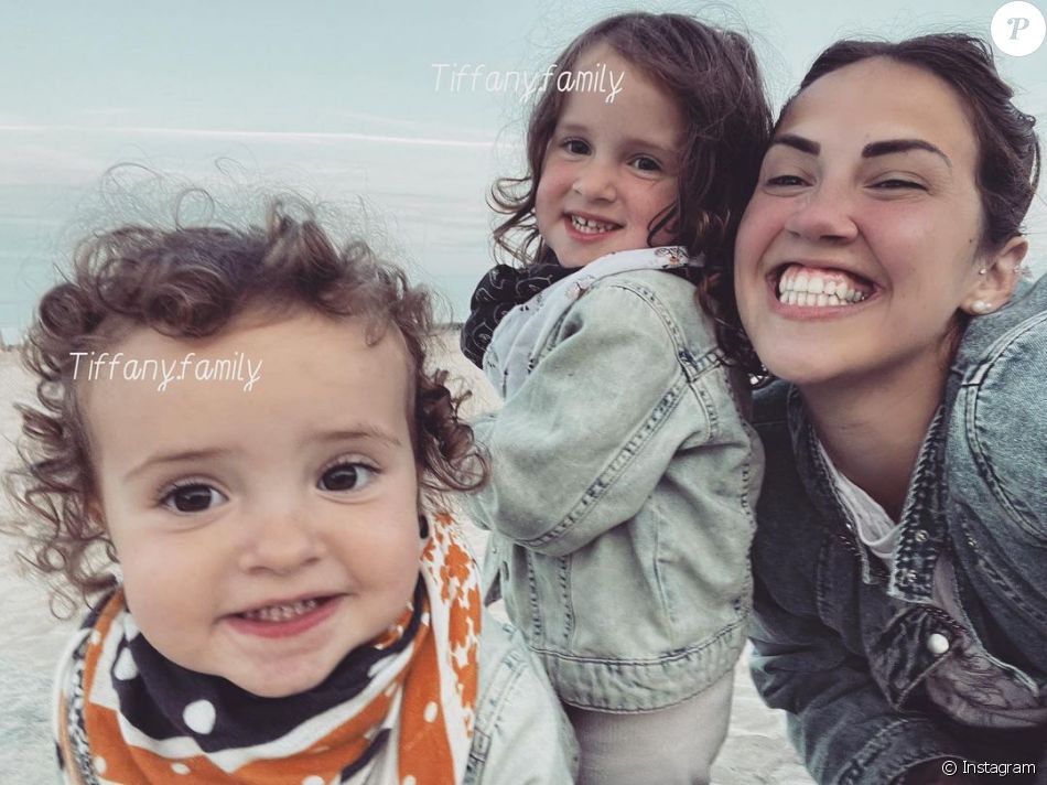 Tiffany Cruchou en vacances à la Baule avec son mari Justin et leurs filles Romy et Zélie, juillet 2021