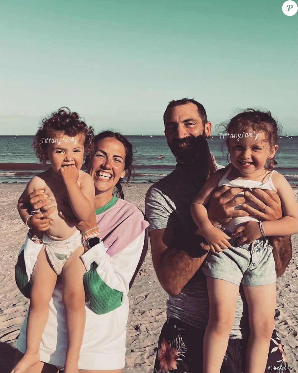 Tiffany Cruchou en vacances à la Baule avec son mari Justin et leurs filles Romy et Zélie, juillet 2021