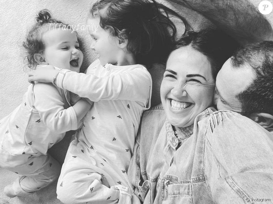 Tiffany Cruchou avec Justin, Romy et Zélie, belle photo de famille