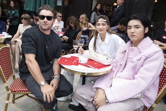 Photo : Joel Edgerton, Gigi Hadid et Kris Wu lors du défilé Louis Vuitton  mode Hommes printemps-été 2020 à Paris le 20 juin 2019. © Olivier Borde /  Bestimage - Purepeople
