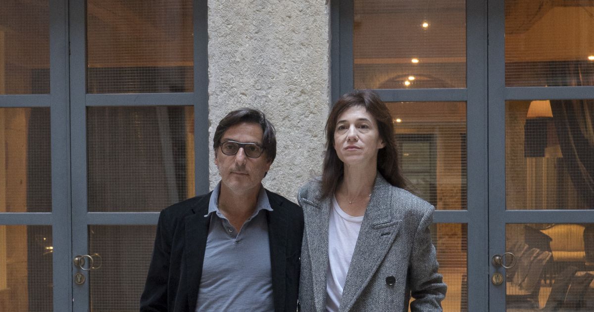 Yvan Attal Et Sa Compagne Charlotte Gainsbourg Lors D Une Rencontre Presse Lyon France Le