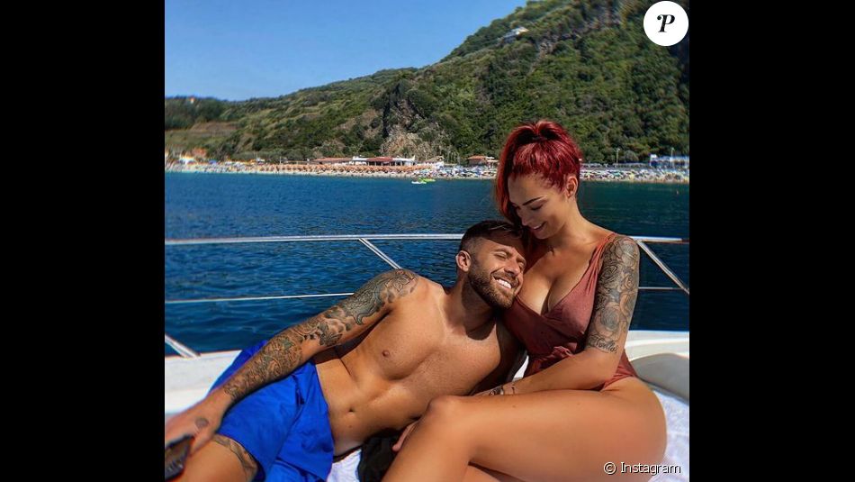 Emilie Nef Naf, révélée dans "Secret Story" et désormais tête d'affiche de l'émission "Mamans & célèbres" avec ses enfants Maëlla et Menzo, ainsi que son amoureux le footballeur Jérémy Ménez.