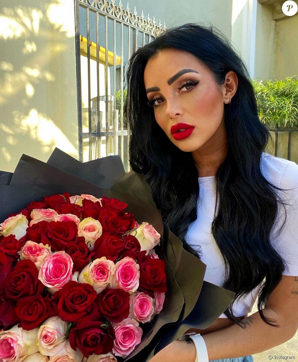 Fidji Ruiz, candidate de télé-réalité, est en couple avec le charmant Anas.