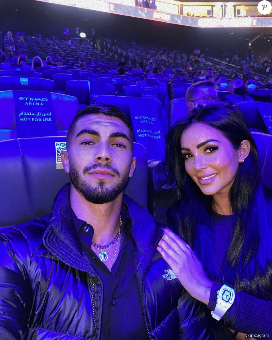 Fidji Ruiz, candidate de télé-réalité, est en couple avec le charmant Anas.