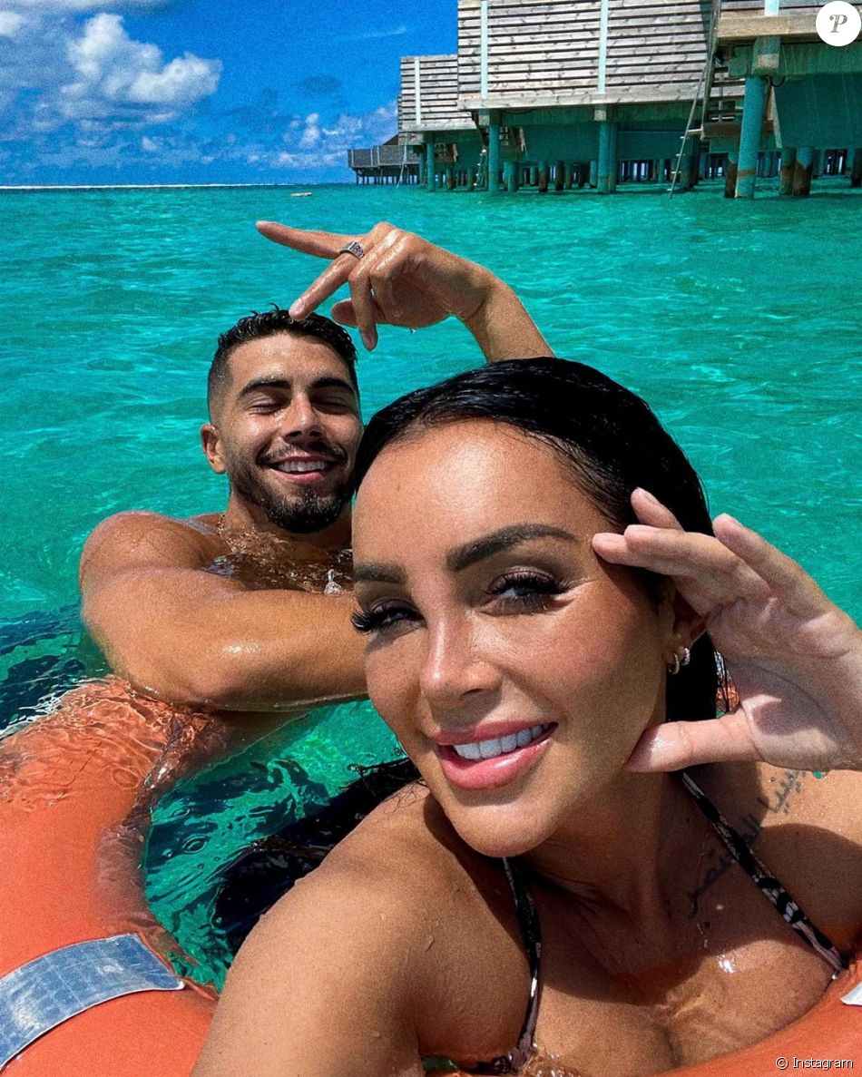 Fidji Ruiz, candidate de télé-réalité, est en couple avec le charmant Anas.