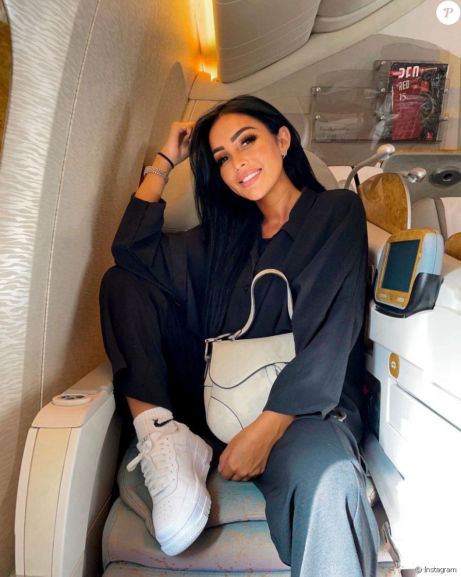 Fidji Ruiz, candidate de télé-réalité, est en couple avec le charmant Anas.