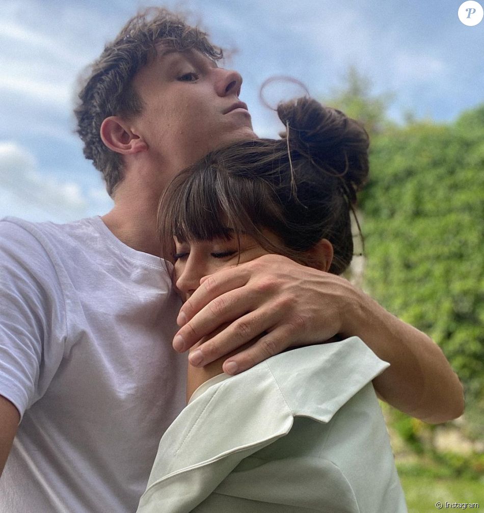 Loïc (Koh-Lanta) et Lucie Caussanel, ex-Miss, filent le parfait amour.