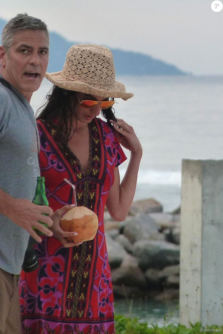 Exclusif - Amal Alamuddin et son nouveau compagnon George en vacances sur une île dans l'Océan indien, le 13 mars 2014.