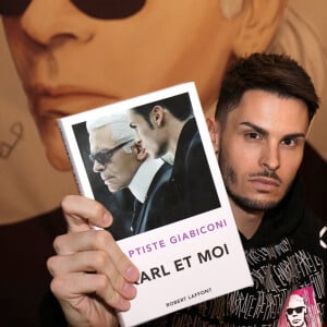 Exclusif - Baptiste Giabiconi dédicace son livre "Karl et moi" à l' EIDM (Ecole Internationale de Mode)à Paris le 29 février 2020. © Cédric Perrin/Bestimage 