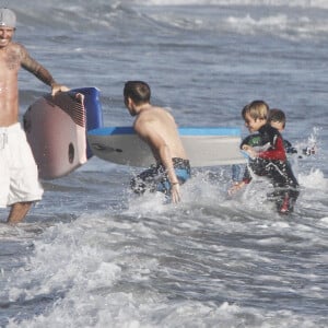 David Beckham et ses fils Brooklyn, Romeo et Cruz à Malibu, en août 2011.