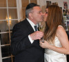 Jean-Marie Bigard et Lola Marois lors de la cérémonie oecuménique à l'occasion du renouvellement de leurs voeux pour leur 10 ans de mariage. Le 27 mai 2021 © Coadic Guirec / Bestimage