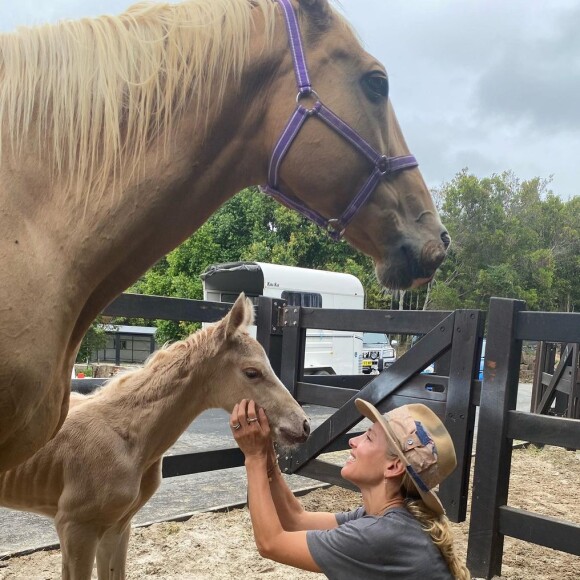 Elsa Pataky voue une passion pour les chevaux.