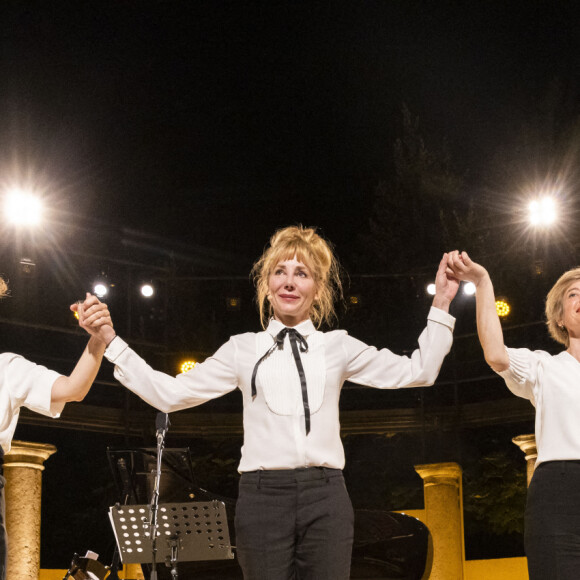 Hélène Couvert, Julie Depardieu, Juliette Hurel - J. Julie Depardieu sur scène lors du concert Misia "Reine de Paris" en marge du Festival de Ramatuelle et ses nuits classiques (27 juillet - 11 août 2021) le 29 Juillet 2021. © Cyril Bruneau/Festival de Ramatuelle/Bestimage 