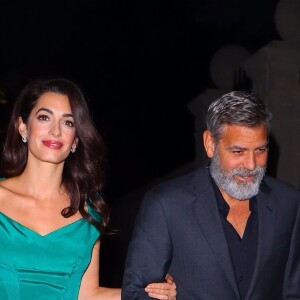 George Clooney et sa femme Amal Alamuddin Clooney arrivent à la soirée caritative International Law benefit à The Frick Collection à New York, le 1er octobre 2019