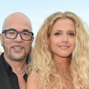 Pascal Obispo et sa femme Julie Hantson - Soirée du 90e anniversaire de Line Renaud sur le Bateau Potel et Chabot "Pavillon Seine" à Paris © Coadic Guirec/Bestimage