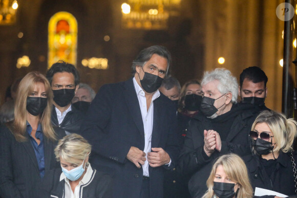 Emmanuel Chain, Daniel Angeli, Laurent Olmedo et sa compagne Marion - Sorties des obsèques de Yves Rénier en l'église Saint-Pierre de Neuilly-sur-Seine, France, le 30 avril 2021.
