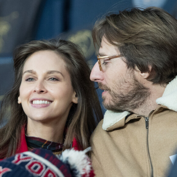 Mathieu Vergne et sa femme Ophélie Meunier - People dans les tribunes du parc des princes lors du match de championnat de Ligue 1 Conforama opposant le Paris Saint-Germain (PSG) à Lille le 22 Novembre 2019 à Paris © Cyril Moreau / Bestimage