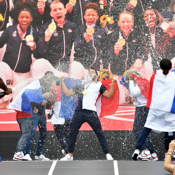 Teddy Riner et l'équipe de France olympique de judo (composée de Clarisse Agbegnenou, Madeleine Malonga, Romane Dicko, Sarah-Léonie Cysique, Amandine Buchard, Margaux Pinot, Axel Clerget, Alexandre Iddir et Guillaume Chaine) fêtent leur retour au Trocadéro à Paris, le 2 août 2021. © Veeren/Bestimage