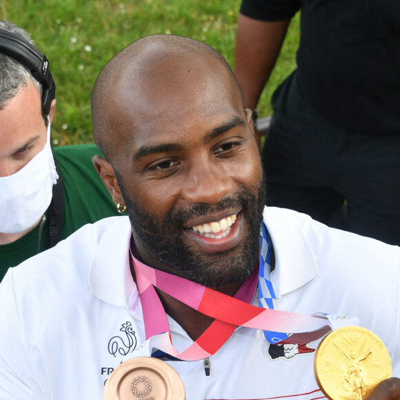Teddy Riner et l'équipe de France olympique de judo (composée de Clarisse Agbegnenou, Madeleine Malonga, Romane Dicko, Sarah-Léonie Cysique, Amandine Buchard, Margaux Pinot, Axel Clerget, Alexandre Iddir et Guillaume Chaine) fêtent leur retour au Trocadéro à Paris, le 2 août 2021. © Veeren/Bestimage
