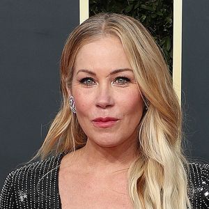 Christina Applegate à la 77ème cérémonie annuelle des Golden Globes au Beverly Hilton Hotel à Los Angeles, le 5 janvier 2020.