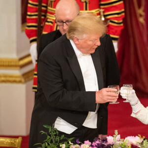 Donald Trump reçu par la reine Elisabeth II d'Angleterre lors d'un dîner d'Etat à Buckingham Palace, à Londres. Ce banquet fut organisé dans le cadre d'une visite de trois jours dans la capitale britannique du président américain. Le 3 juin 2019.