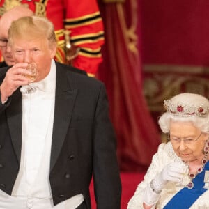 Donald Trump reçu par la reine Elisabeth II d'Angleterre lors d'un dîner d'Etat à Buckingham Palace, à Londres. Ce banquet fut organisé dans le cadre d'une visite de trois jours dans la capitale britannique du président américain. Le 3 juin 2019.