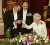 La reine Elisabeth II d'Angleterre et le roi Felipe VI lors d'un dîner d'Etat à Buckingham Palace.