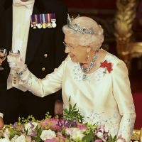 Elizabeth II : La reine a-t-elle le droit de boire de l'alcool ?