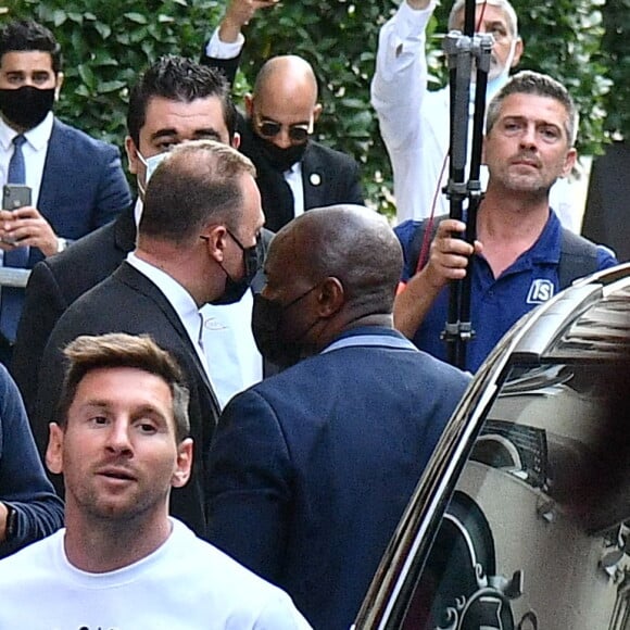 Lionel Messi, nouvelle recrue du PSG ( Paris Saint-Germain) , il porte un t-shit "Ici c'est Paris" à son arrivée au Royal Monceau après avoir été passé sa visite médicale et fait un saut au Parc des princes, le 10 Août 2021. © Pierre Perusseau / Bestimage