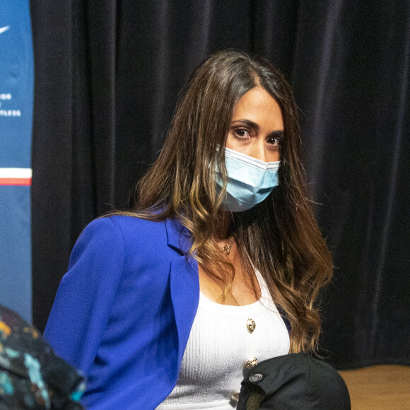 Antonella Roccuzzo, la femme de Lionel Messi - Conférence de presse de Lionel Messi à l'auditorium du Parc des Princes à Paris le 11 août 2021. © Pierre Perusseau / Bestimage