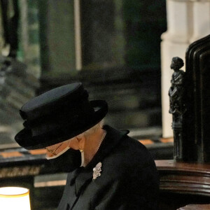 La reine Elisabeth II d'Angleterre et Le prince Andrew, duc d'York, - Funérailles du prince Philip, duc d'Edimbourg à la chapelle Saint-Georges du château de Windsor, Royaume Uni, le 17 avril 2021.