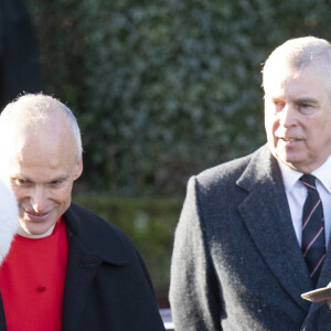 La reine Elisabeth II d'Angleterre et le prince Andrew, duc d'York, à leur arrivée au service dominical en l'église St Mary the Virgin à Hillington. Le 19 janvier 2020