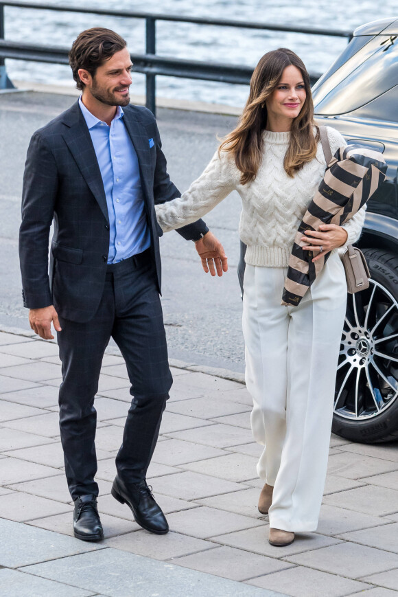 La princesse Sofia et le prince Carl Philip de Suède lors du vernissage de l'exposition du photographe Mattias A. Klum à Stockholm. Le 15 octobre 2020.
