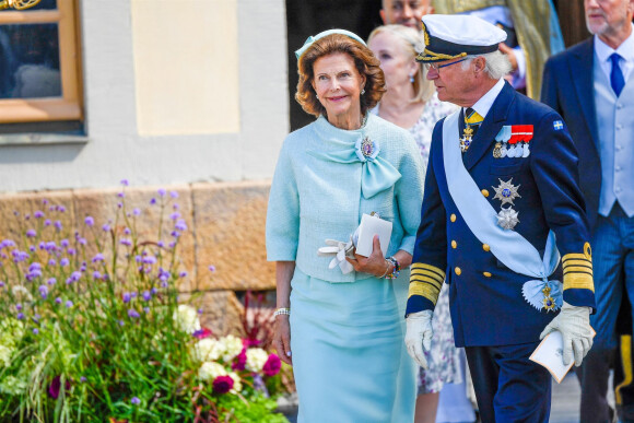 La reine Silvia de Suède, le roi Carl Gustav - La famille royale suédoise au baptême du prince Julian, duc de Halland au château de Drottningholm sur l'île de Lovön à Ekero en Suède le 14 août 2021.