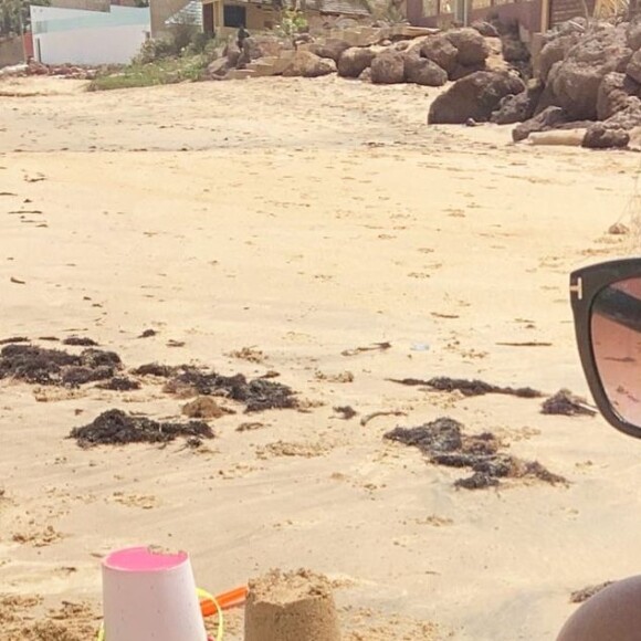 Vincent Cerutti et Hapsatou Sy en vacances au Sénégal avec leurs enfants Abbie (4 ans) et Isaac (1 an et demi), à l'été 2021.