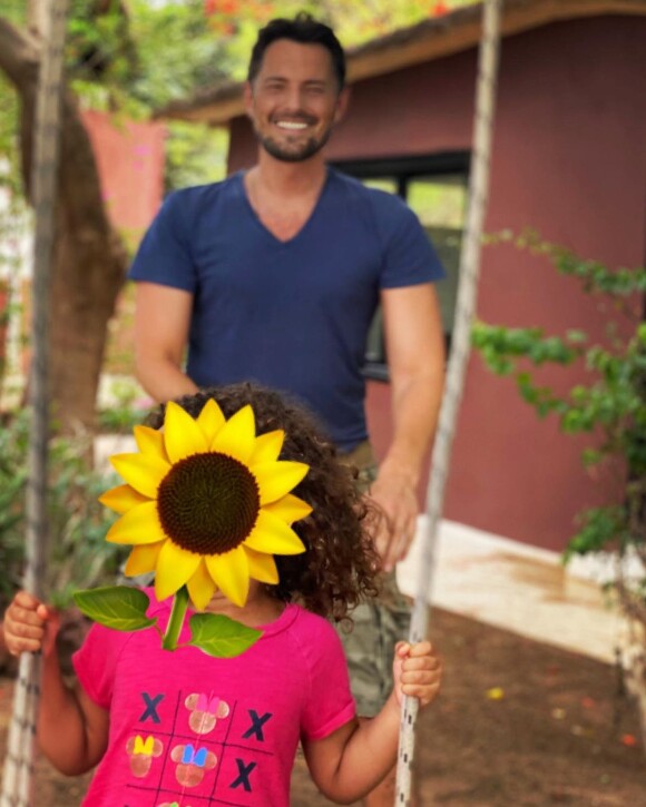 Vincent Cerutti et Hapsatou Sy en vacances au Sénégal avec leurs enfants Abbie (4 ans) et Isaac (1 an et demi), à l'été 2021.