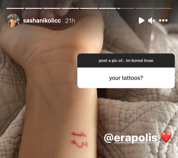 Sasha Nikolic, la fille du défunt Filip Nikolic, montre ses tatouages dans sa story Instagram du 15 août 2021.