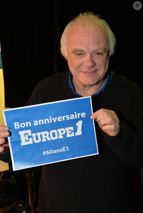 Exclusif - Laurent Cabrol - Les journalistes et chroniqueurs souhaitent un bon anniversaire à Europe 1 à l'occasion de la journée spéciale des 60 ans de la radio à Paris. Le 4 février 2015