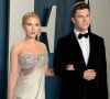 Scarlett Johansson et son mari Colin Jost à la soirée "Vanity Fair Oscar Party" après la 92ème cérémonie des Oscars 2020 au Wallis Annenberg Center for the Performing Arts à Los Angeles, le 9 février 2020. 