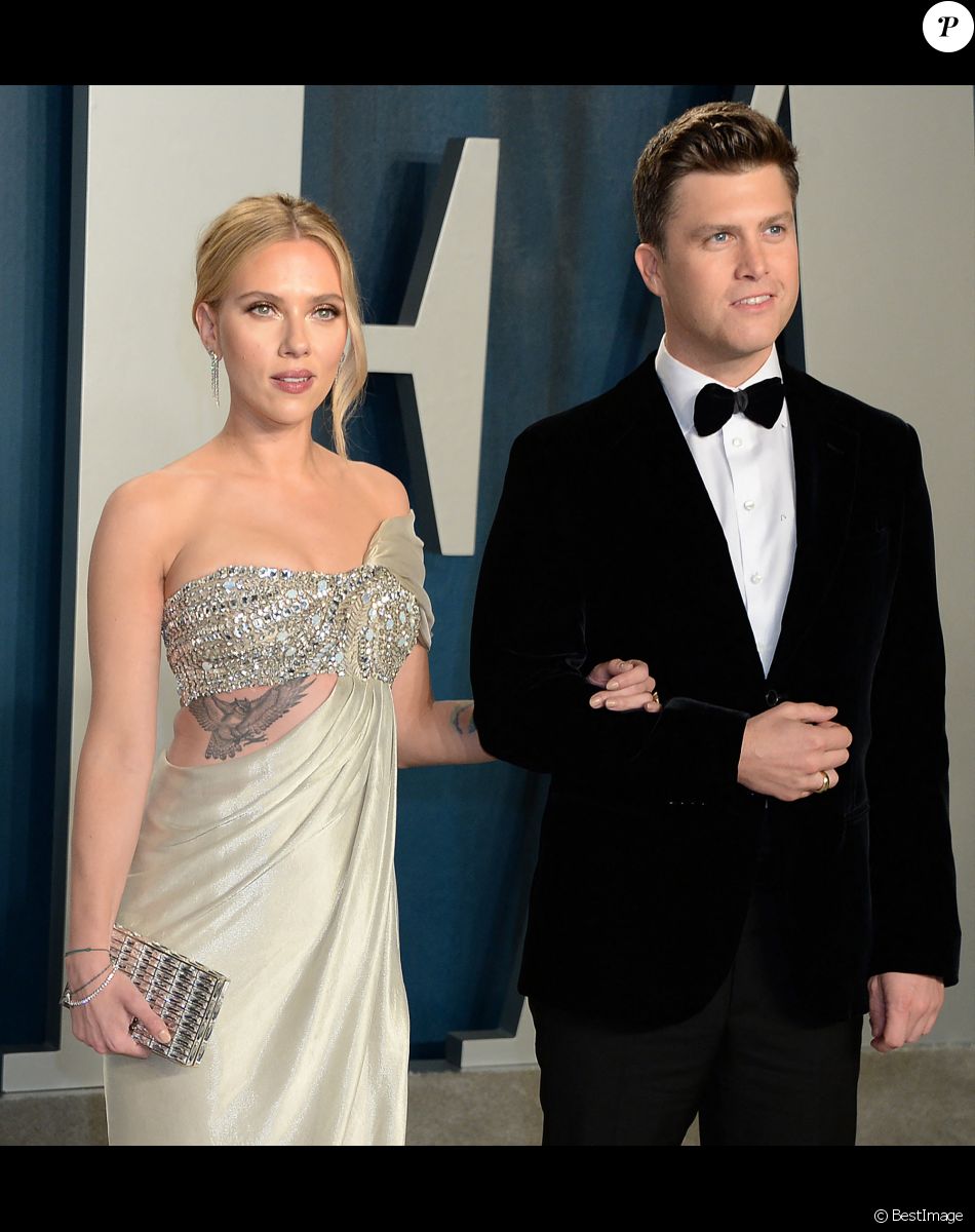 Scarlett Johansson et son mari Colin Jost à la soirée "Vanity Fair Oscar Party" après la 92ème cérémonie des Oscars 2020 au Wallis Annenberg Center for the Performing Arts à Los Angeles, le 9 février 2020.