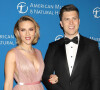 Scarlett Johansson et son mari Colin Jost au photocall de la soirée "American Museum of Natural History Gala" à New York
