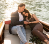 Grant Hughes demande sa compagne Sophia Bush en mariage en bateau, sur le lac de Côme en Italie. Août 2021. Photo par BOTTEGA53 STUDIO®