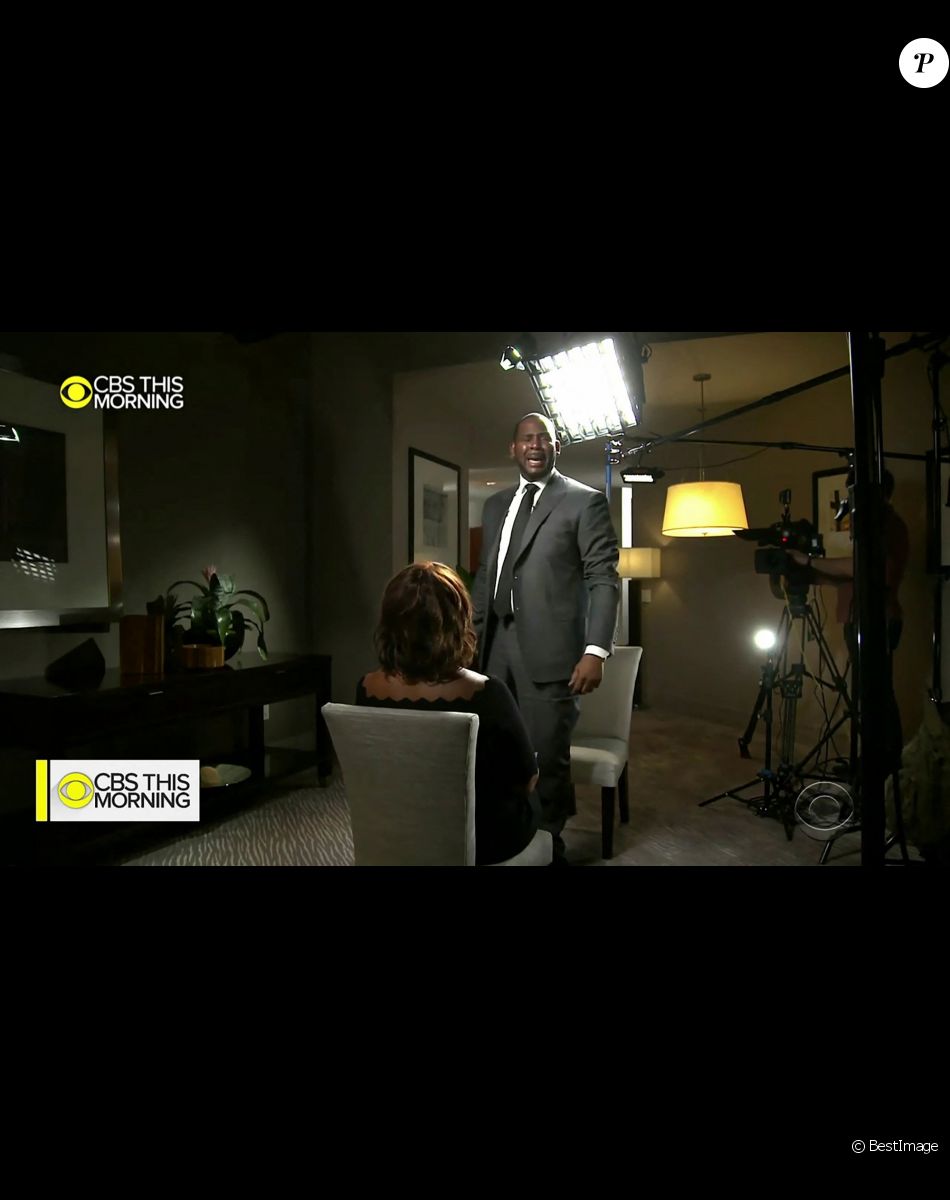 Le chanteur de RnB et producteur américain R. Kelly (Robert Sylvester Kelly), furieux et en larmes, dément les accusations de pédophilie, séquestration et d'agressions sexuelles dans une interview à la matinale de la chaîne américaine CBS, à Chicago, Illinois, Etats-Unis, le 6 mars 2019.