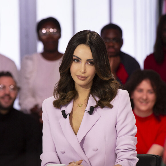 Nabilla Benattia-Vergara - Enregistrement de l'émission "Clique" présentée par M. Achour sur Canal Plus à Issy-les-Moulineaux le 31 janvier 2020. © Jack Tribeca/Bestimage