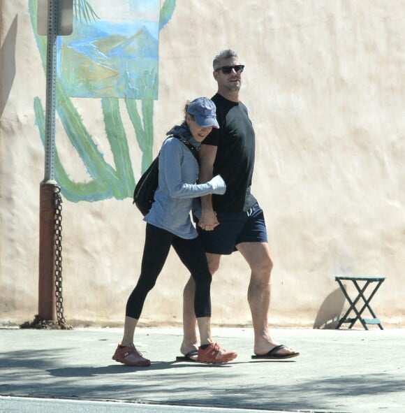 Renée Zellweger et son compagnon Ant Anstead à Laguna Beach, Los Angeles, le 5 juillet 2021.
