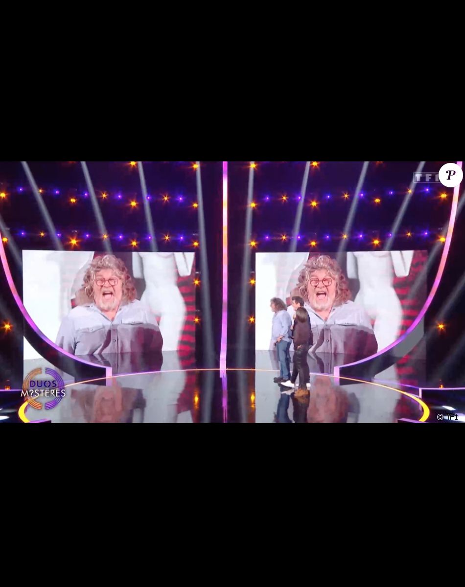 Marc Lavoine et son frère Francis dans l'émission "Duos Mystères" sur TF1 le 20 août 2021.
