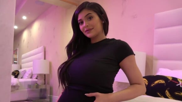 Kylie Jenner de nouveau enceinte : son baby bump grandit, Travis Scott est ravi