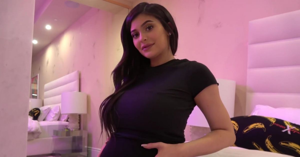 Kylie Jenner pregnant again: her baby bump is growing, Travis Scott is delighted