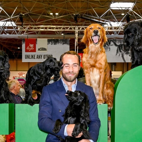 James Middleton avec ses chiens à l'exposition canine "Crufts" au palais des congrès et centre d'expositions de Birmingham, Royaume Uni, le 8 mars 2020. 