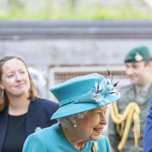 La reine Elisabeth II d'Angleterre visite l'Institut sur le changement climatique à Edimbourg, le 1er juillet 2021. Cette visite s'inscrit dans le cadre de la semaine consacrée à l'Ecosse par la souveraine (Holyrood Week). Elle était accompagnée de la princesse Anne et de Peter Mathieson, directeur et vice-chancelier de l'Université d'Édimbourg.